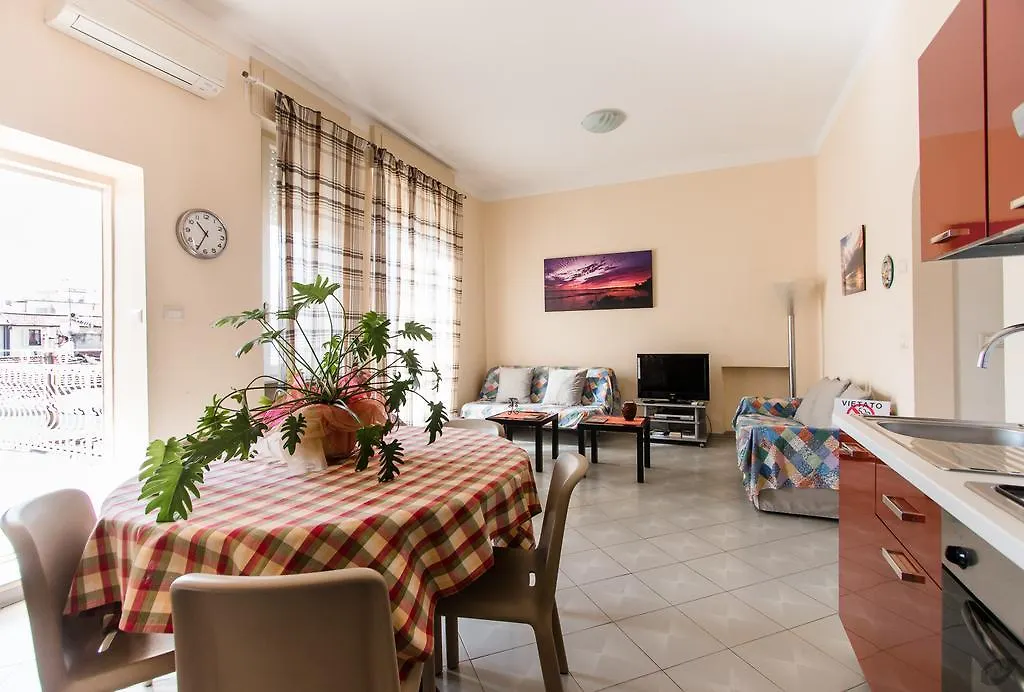 Attico Con 2 Camere In Via Vespucci Apartment Viareggio